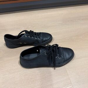 Gucci Women’s Black Low-Top Lace-Up Sneakers